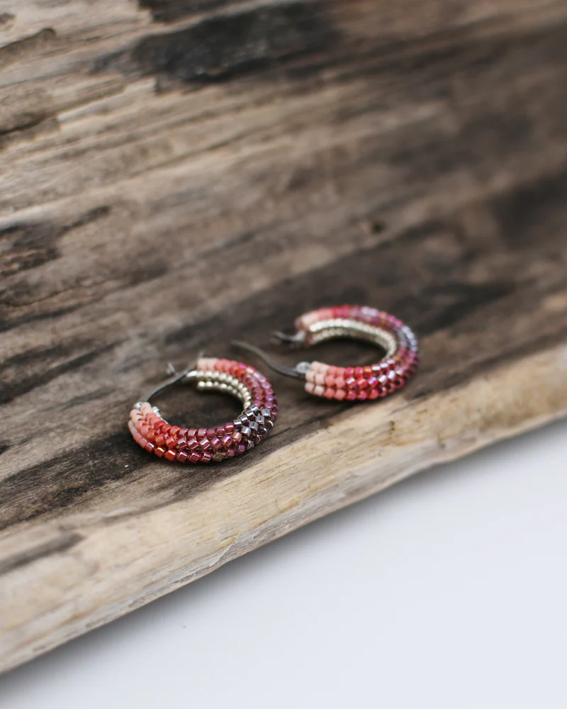 Серьги-кольца из бисера — Красный градиент
