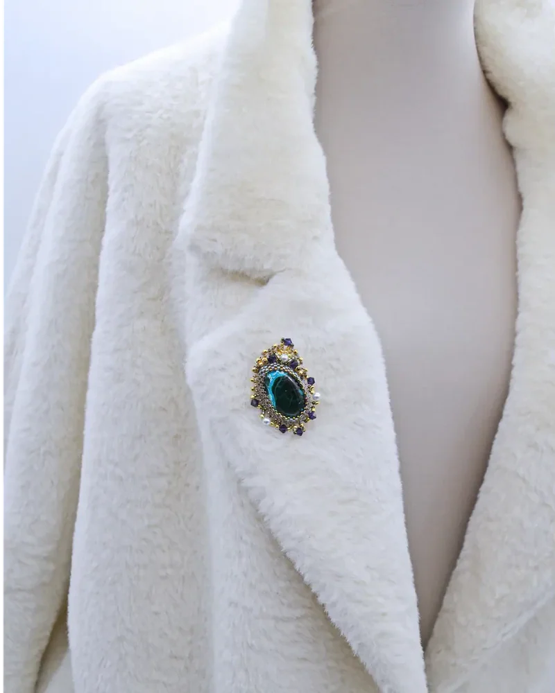 Брошь ручной работы с малахитом и Swarovski