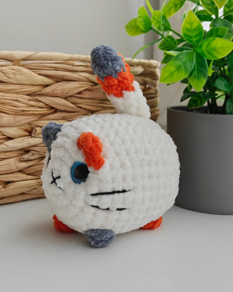 Коты буханки из плюшевой пряжи — Трехцветный