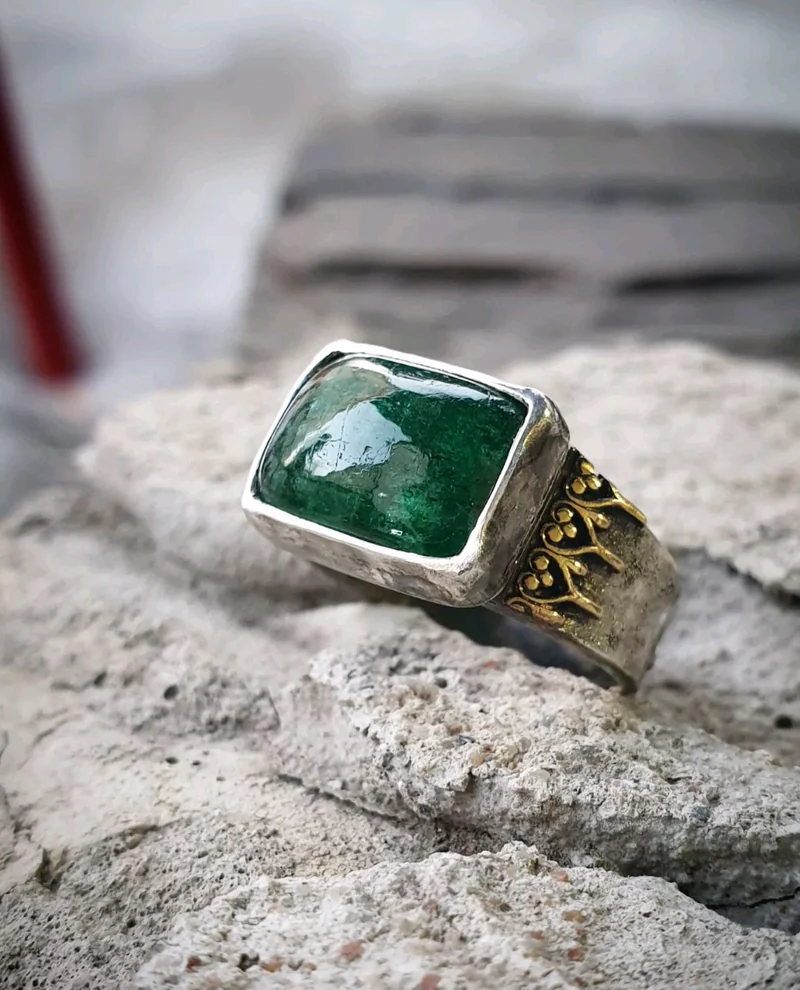 Серебряное кольцо с изумрудом