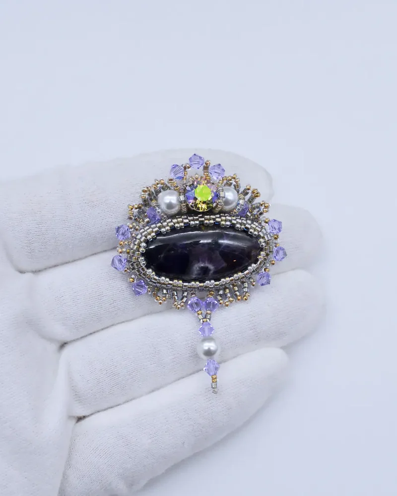 Брошь с аметистом и Swarovski