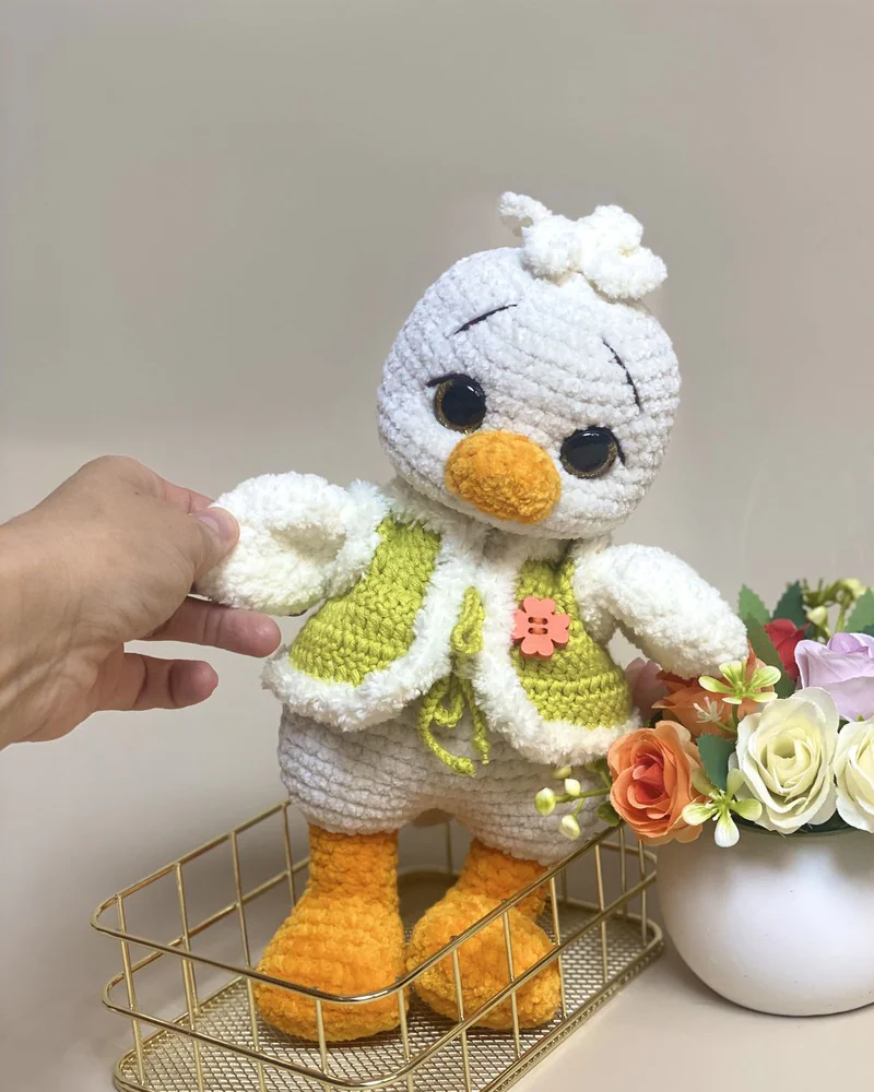 Вязаный белый утёнок амигуруми