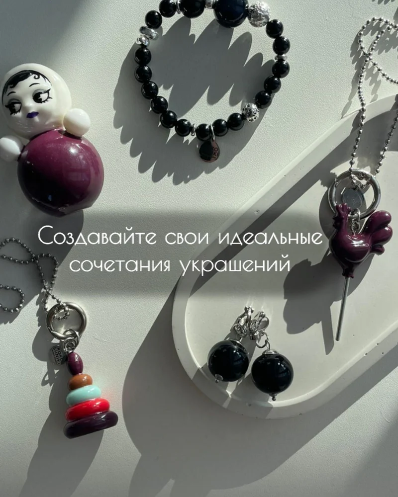 Колье На цепочке — Красный петушок яркий непрозрачный