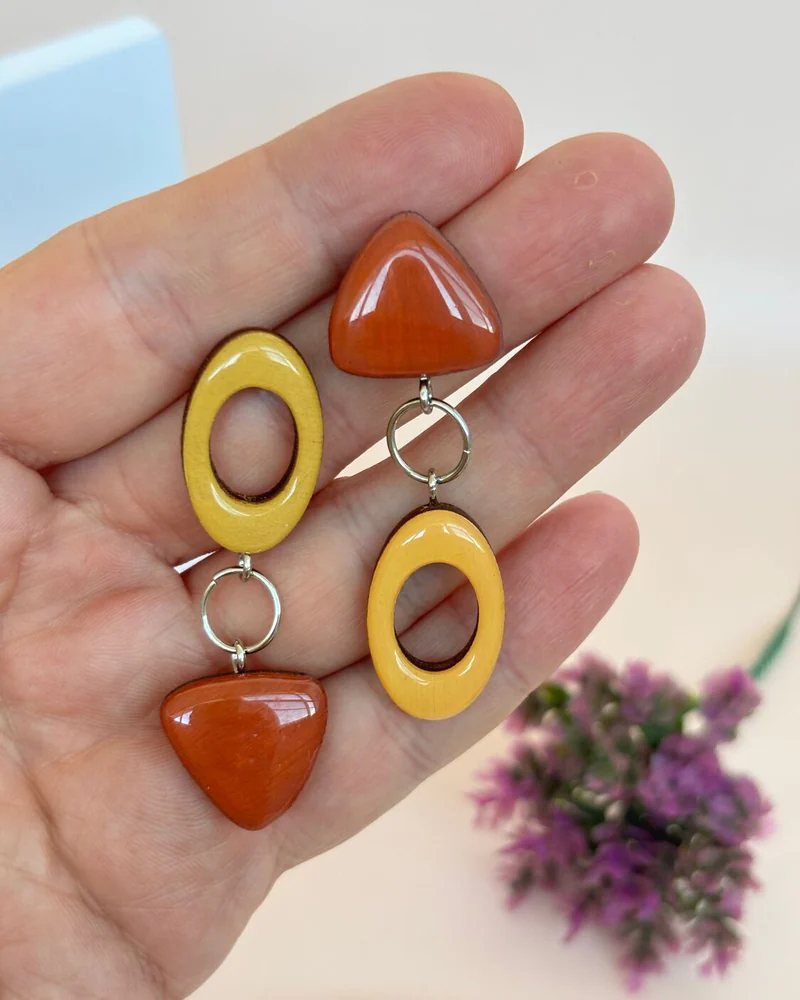 Серьги асимметричные деревянные