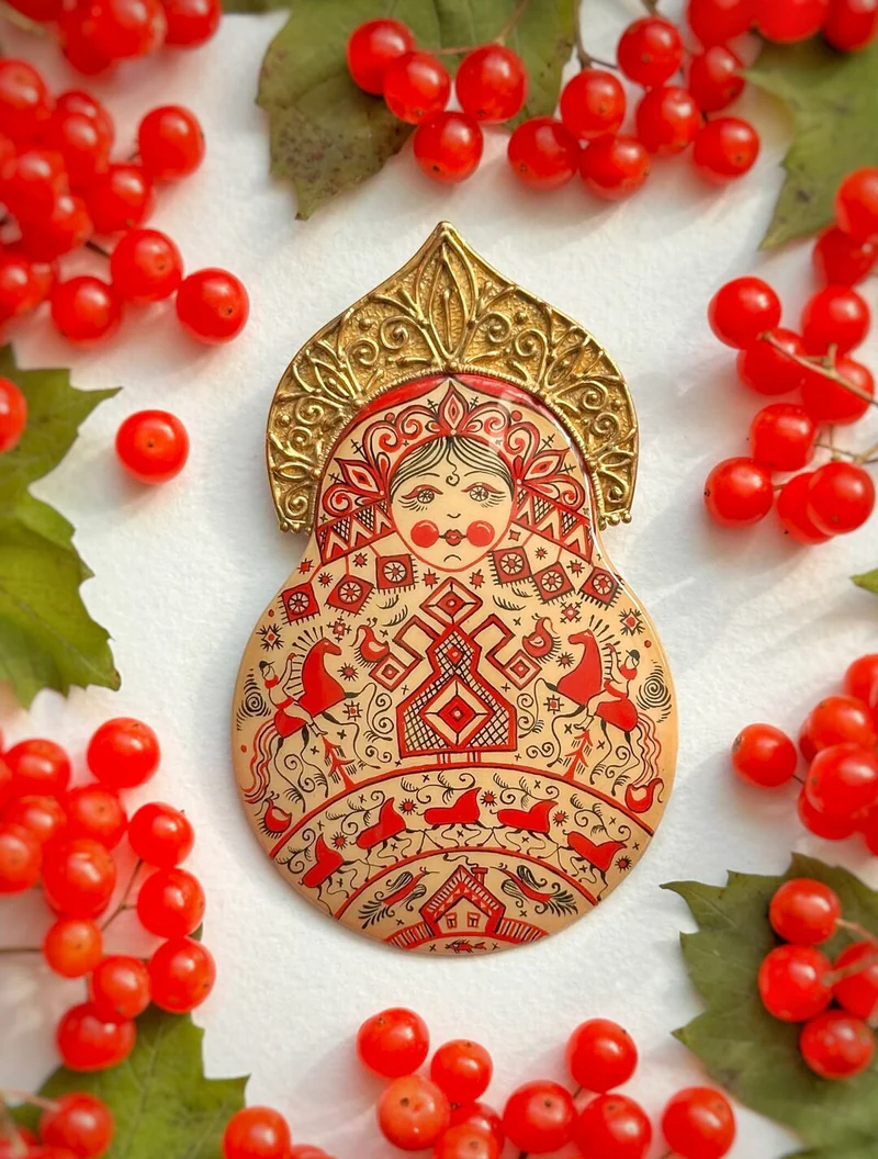 Брошка-матрешка «Алёнушка»