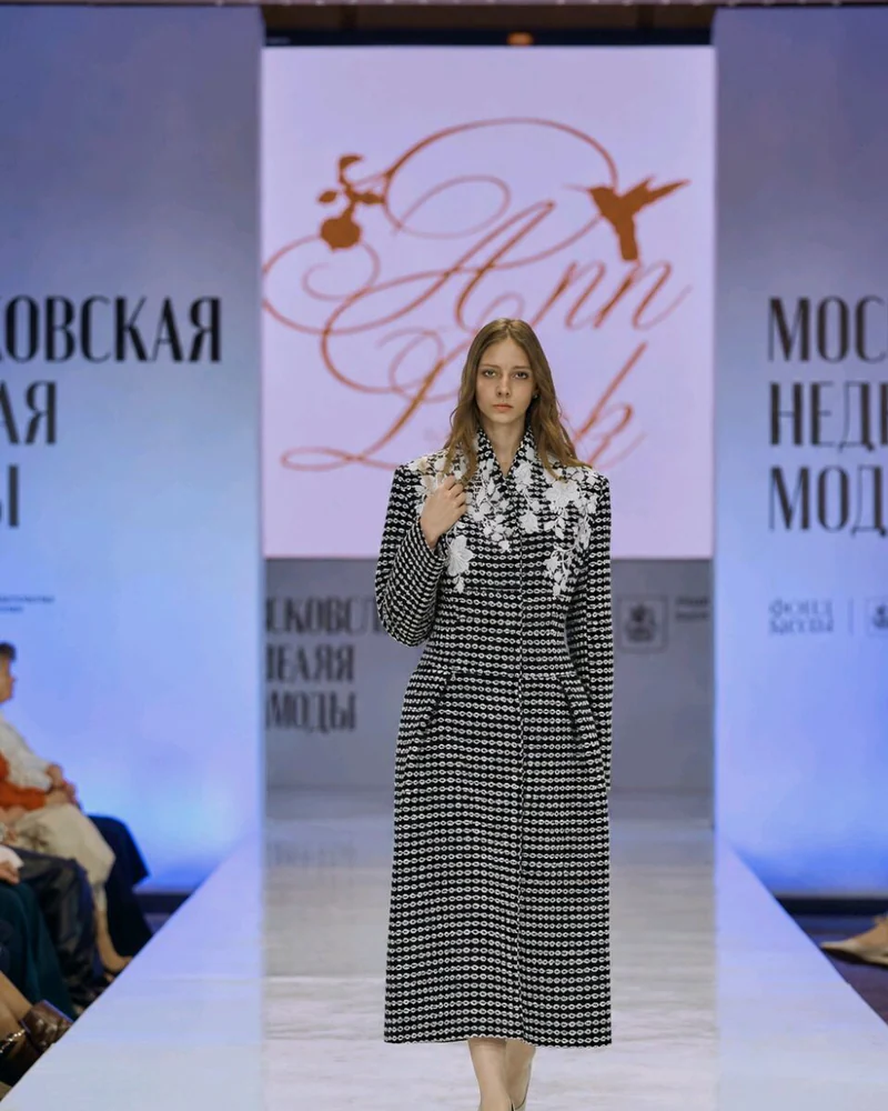 Пальто Королева, виват, ручная вышивка, шерсть Италия