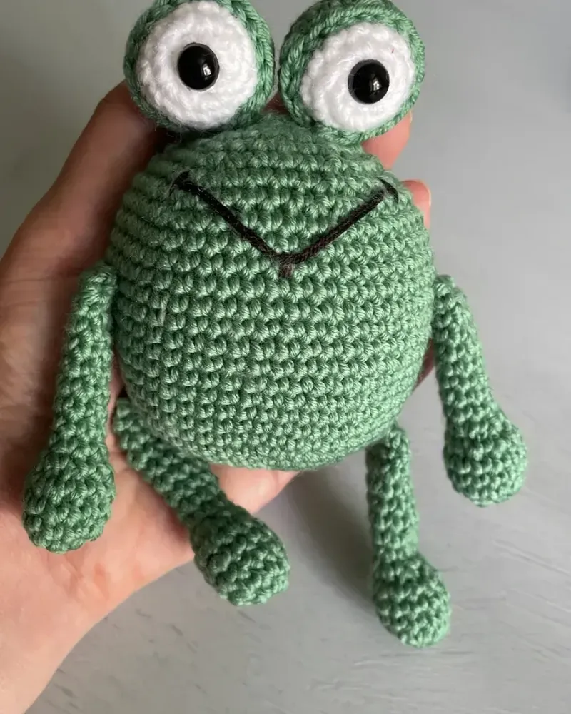 Лягушонок, вязаная игрушка — Зелёный