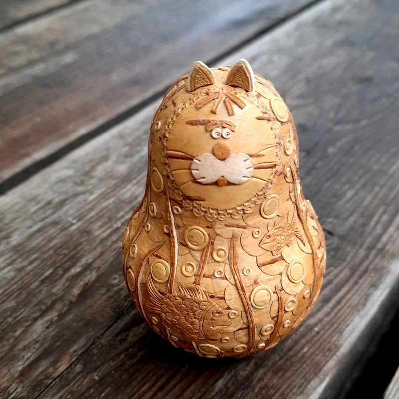 Кот-неваляшка Рыбачок. Береста
