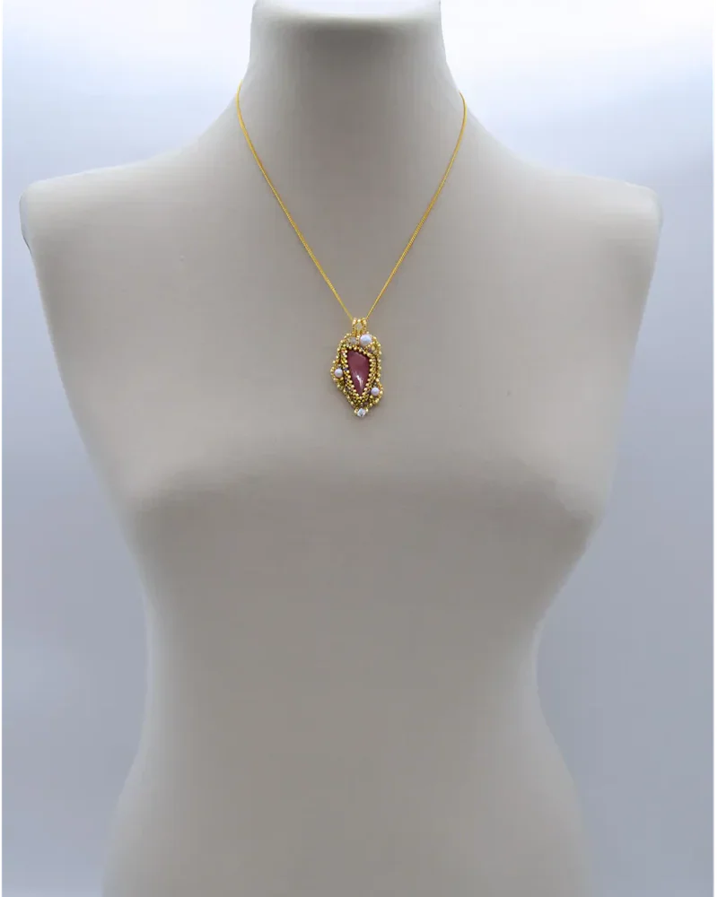 Подвеска ручной работы с родонитом и Swarovski
