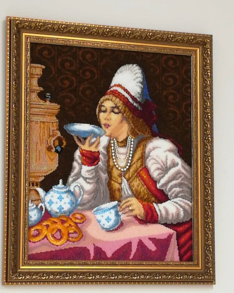 Картина, вышитая бисером «За чаем»