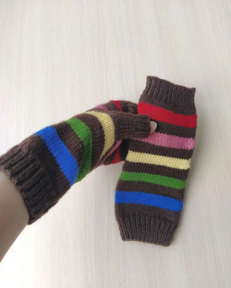Радужные вязаные митенки спицами шерстяные полоски радуга RussianSocks — Шоколадные митенки