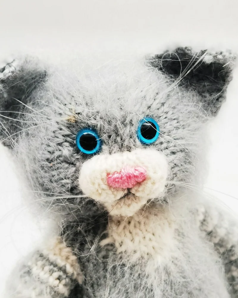Вязаный кот