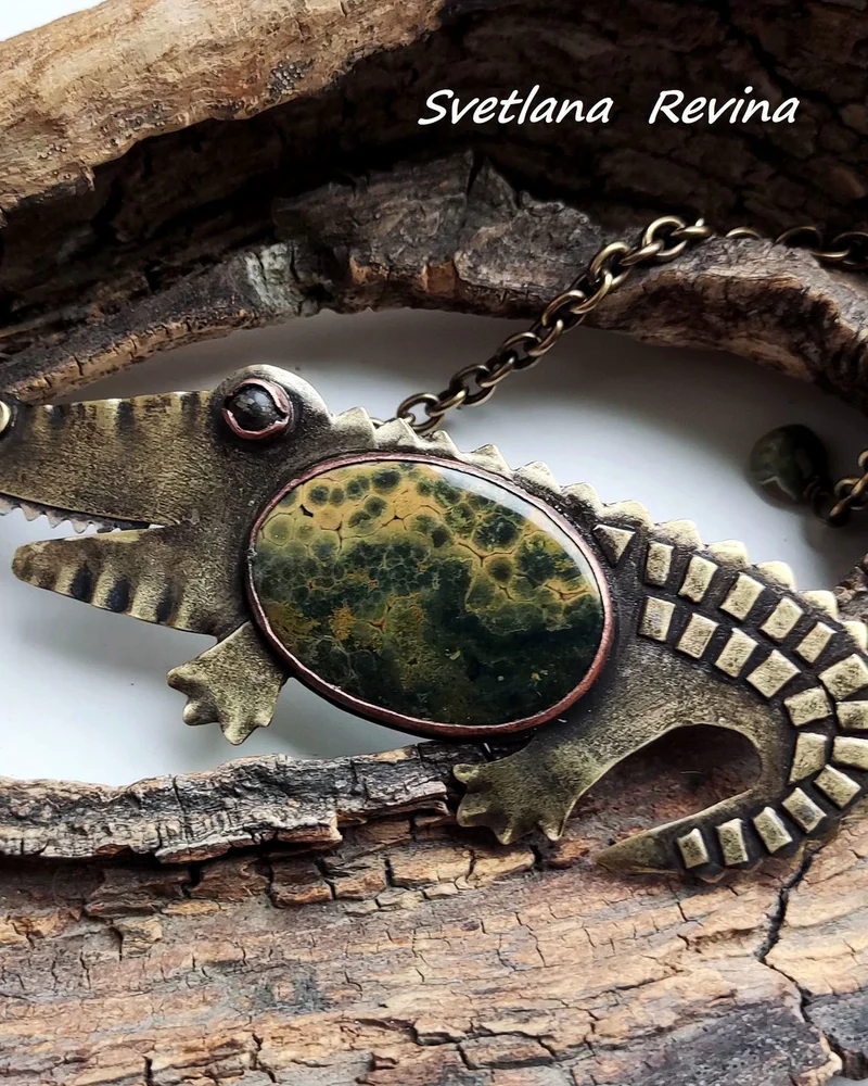 Колье"Crocodile" океаническая яшма, латунь