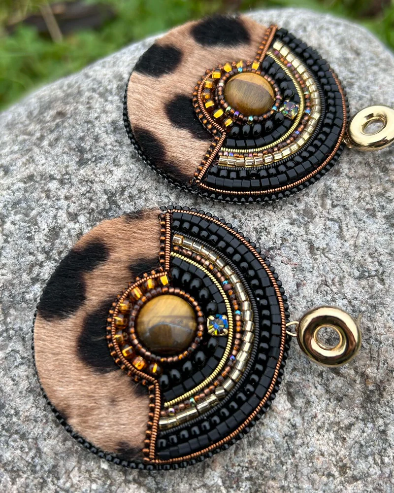 Серьги вышитые с мехом, коричневый