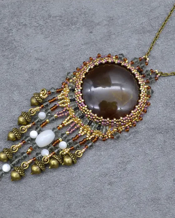 Кулон ручной работы с кальцитом и Swarovski