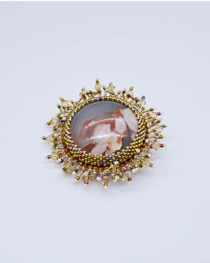 Брошь ручной работы с агатом и Swarovski