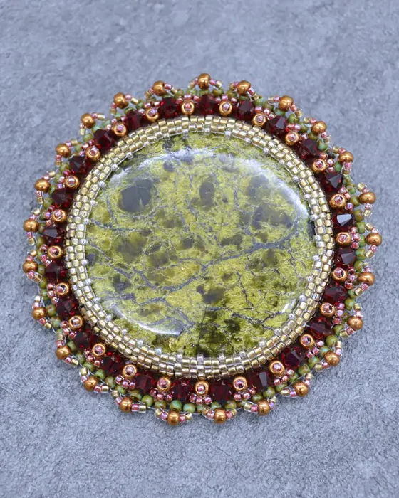 Авторская брошь со змеевиком и Swarovski