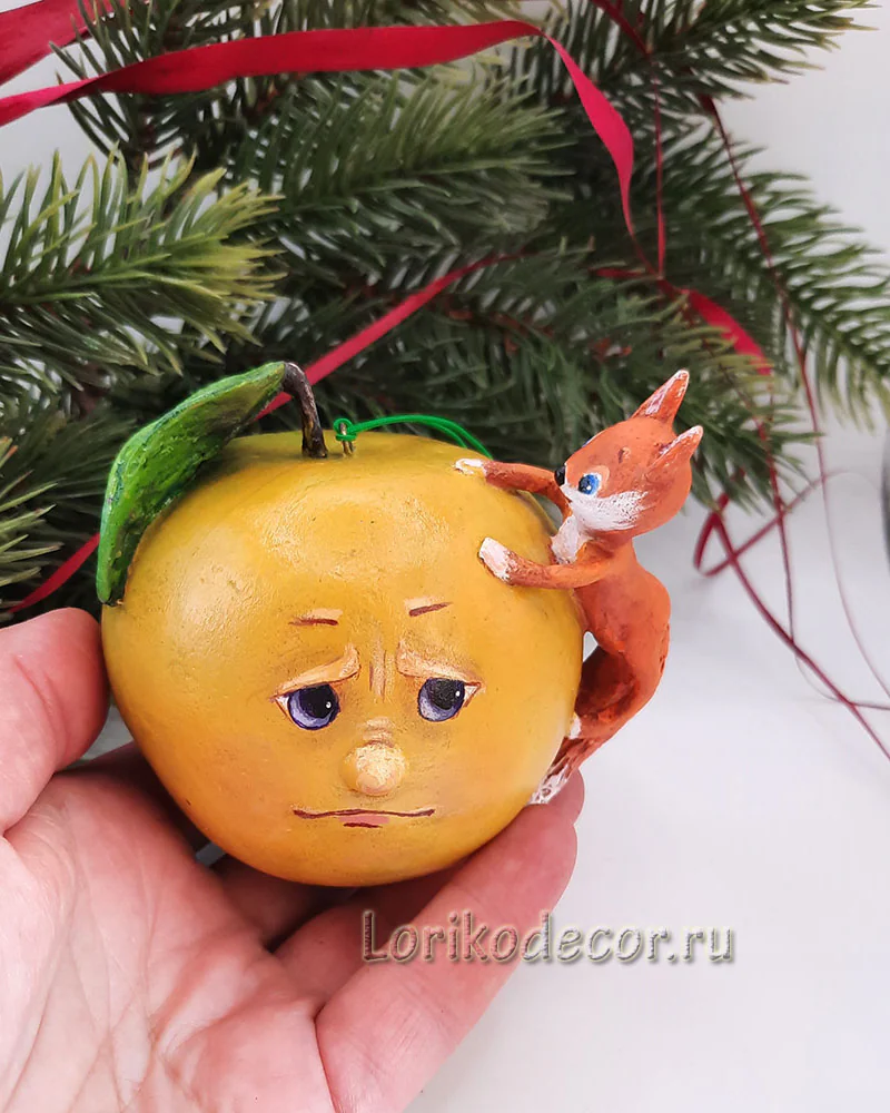 Ёлочная игрушка «ЯБЛОКО С БЕЛКОЙ-3»