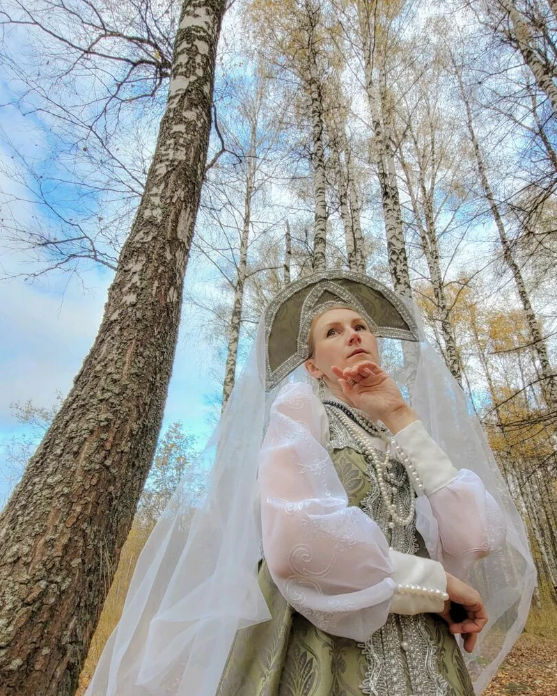 Костюм с сарафаном и блузкой, зелёный с белым
