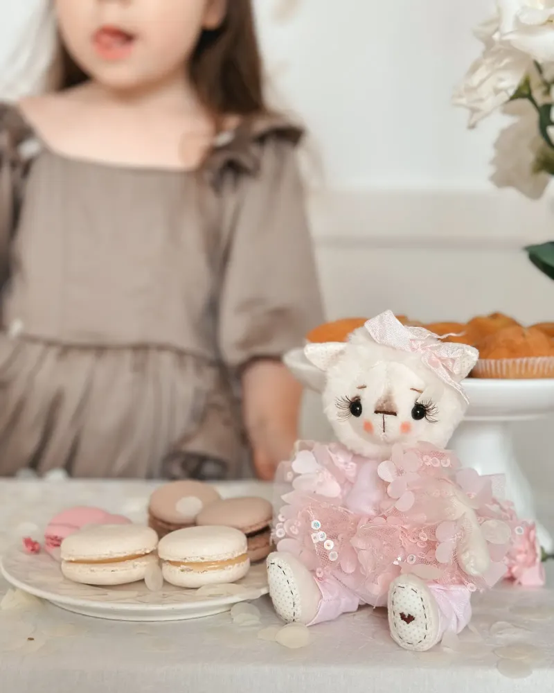 Белая кошечка, 18 см
