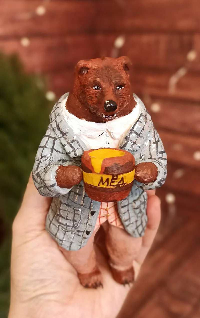 Мишка с горшочком мёда