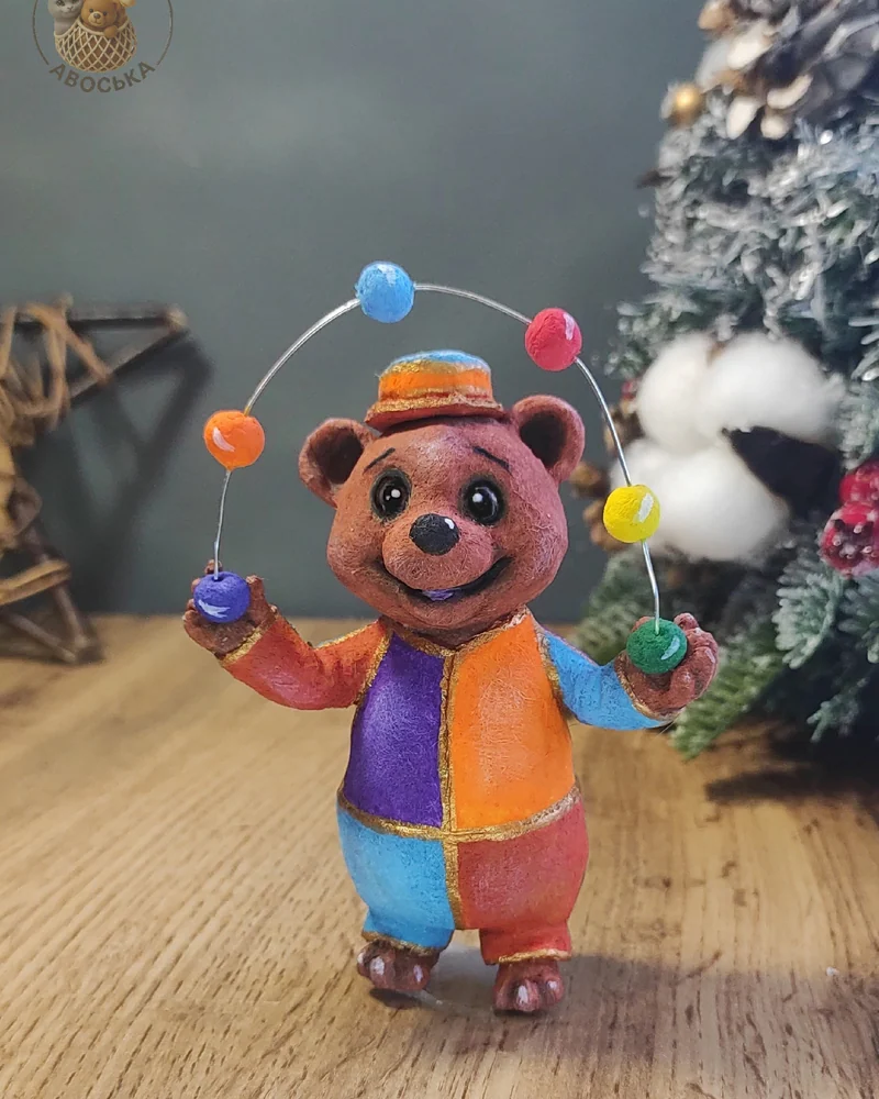 Ватная игрушка «Медведь-жонглёр»