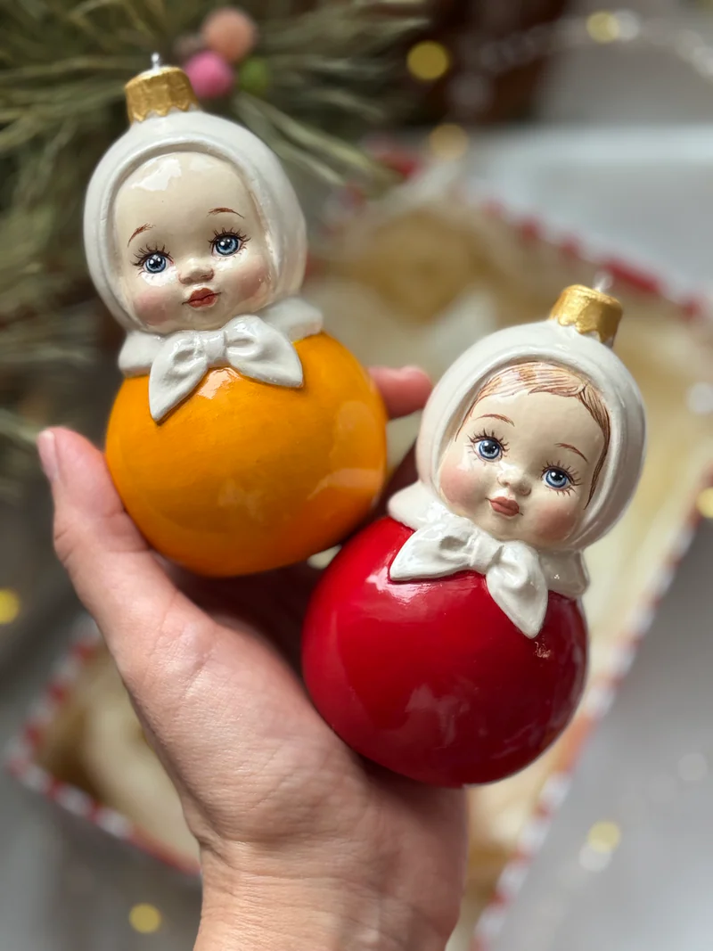 Елочная игрушка «Малышка неваляшка»