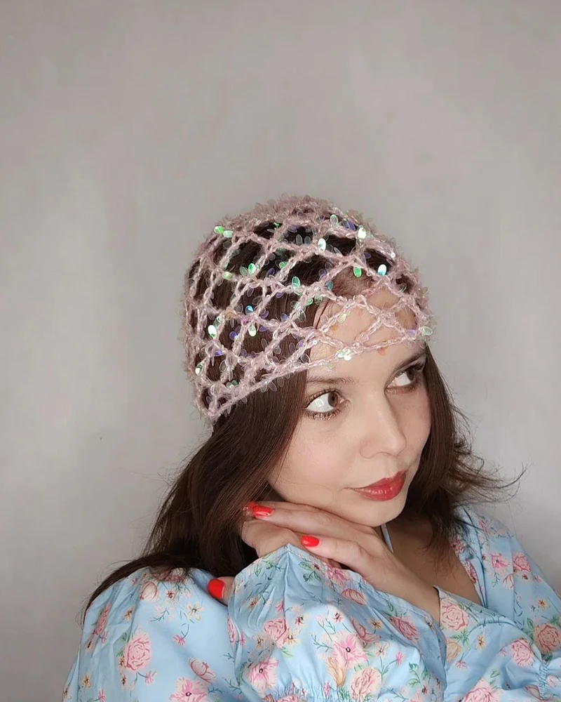 Шапка сетка крючком шапочка коктейльная с пайетками