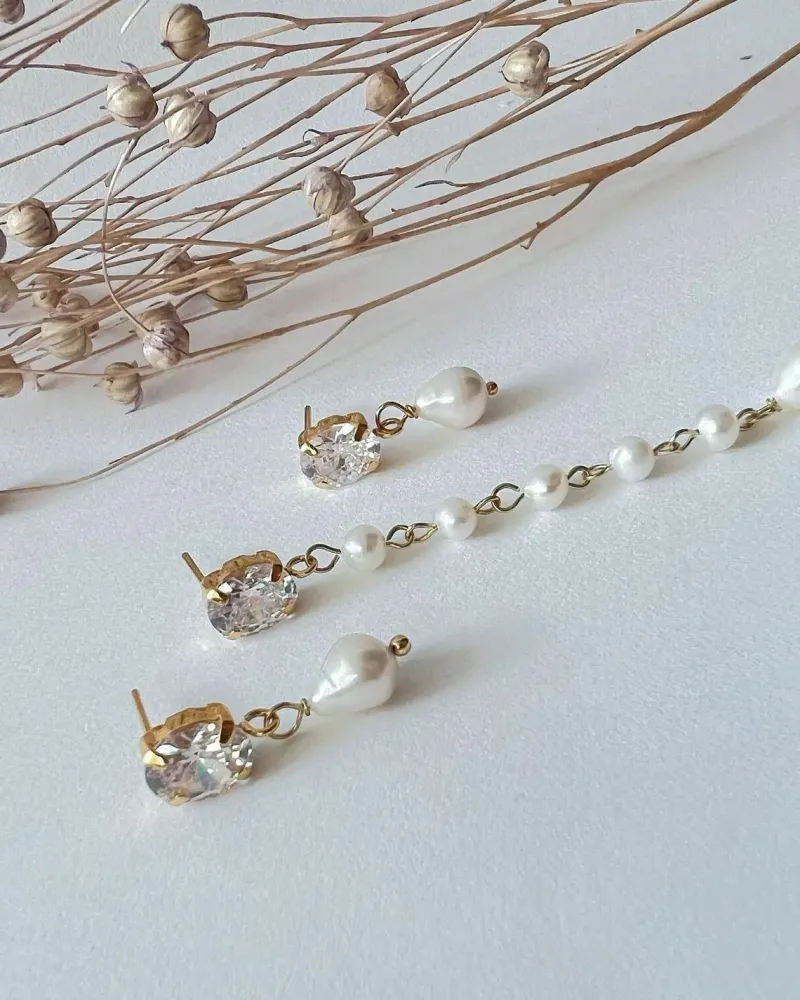 Серьги ассиметричные с цирконами и жемчугом «Трио» — Основной