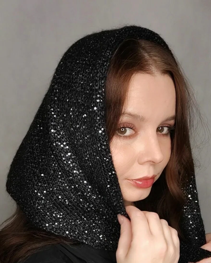 Косынка с пайетками черная вязаная