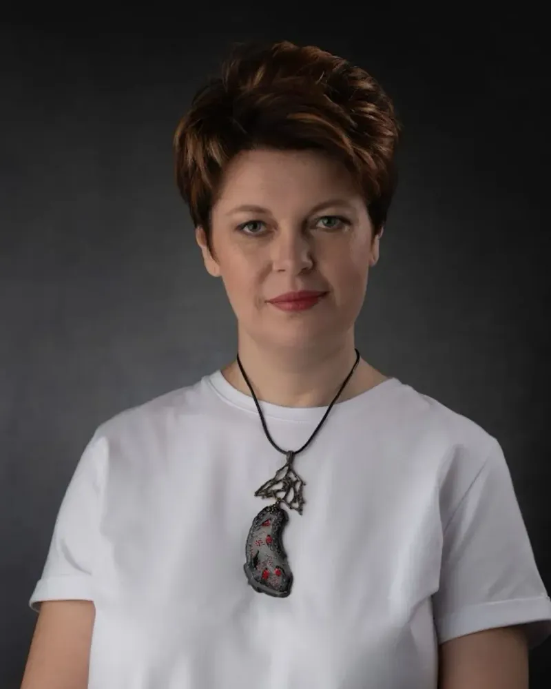 Кулон из латуни с лаковой миниатюрой снегири