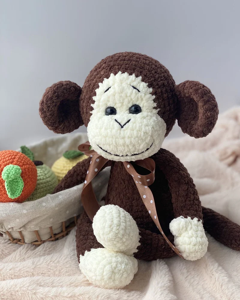 Вязаная коричневая обезьянка амигуруми