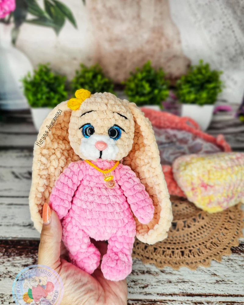 Вязаная игрушка зайка, зайка в люльке, игрушка заяц
