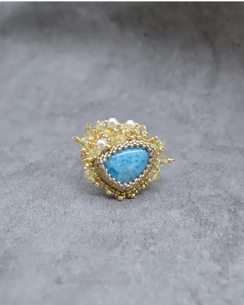 Кольцо ручной работы с апатитом и Swarovski