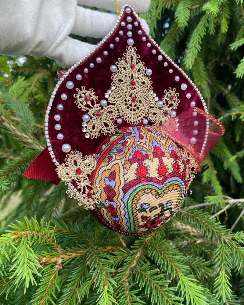 Ёлочная игрушка из коллекции Кокошники "Купеческая дочка"