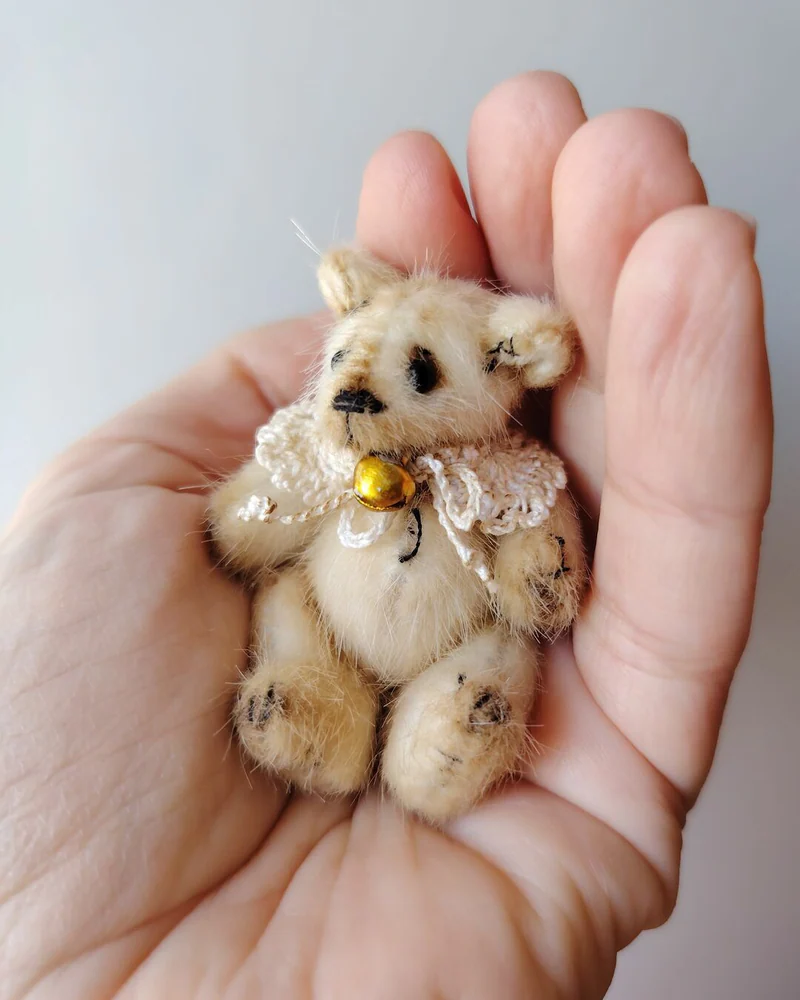 Коричневый миниатюрный мишка