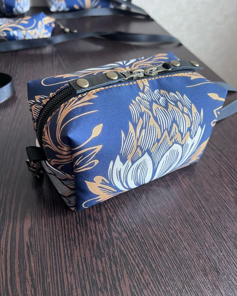 Косметичка из габардина