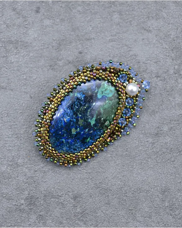 Брошь ручной работы с азурмалахитом и Swarovski