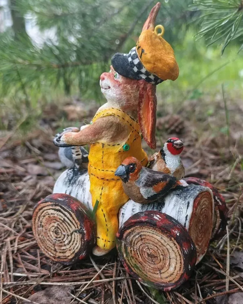 Ватная игрушка «Лесное такси» — 10,5×12×6 см