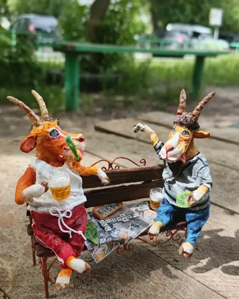 Ватная игрушка «Забей козла!» — 12×13 см