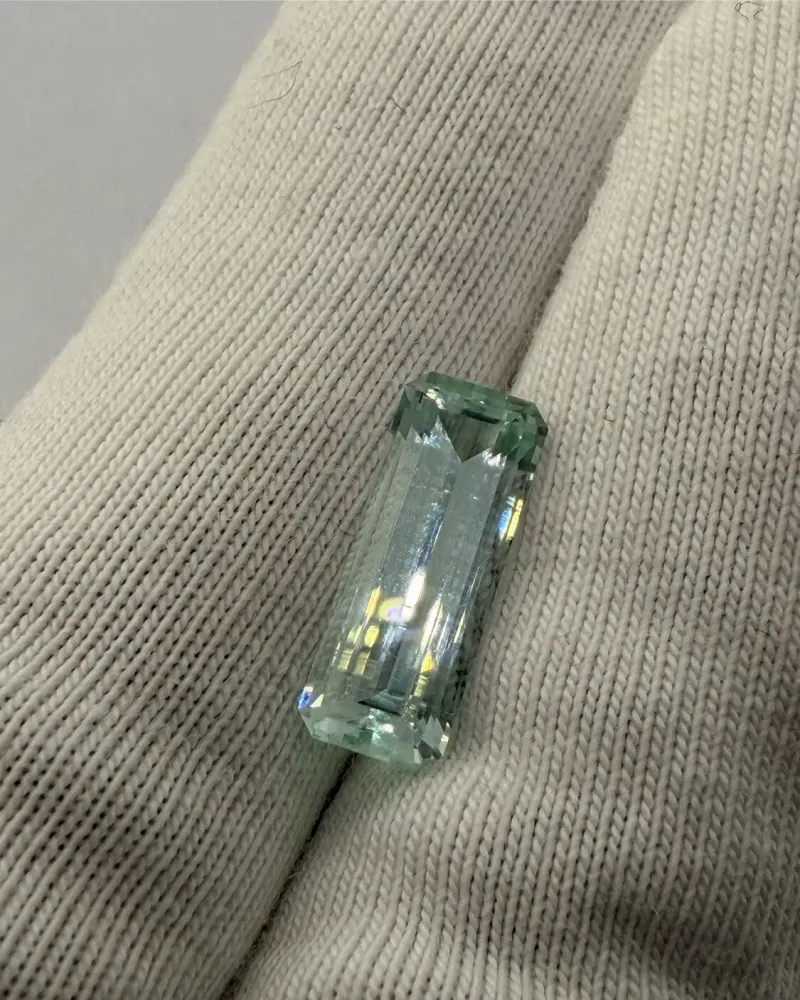 null — 2,1 ct, 13 × 5 × 4 мм