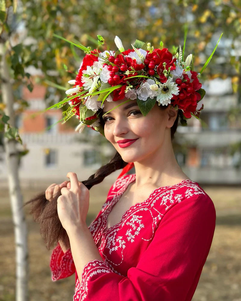 Крупный народный венок с цветами и ягодами — Жёлтый