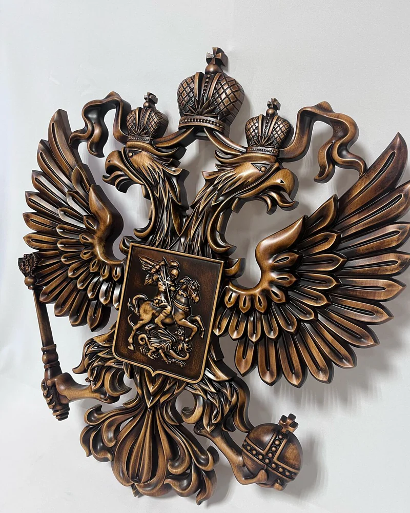 Герб Российской Федерации из дерева