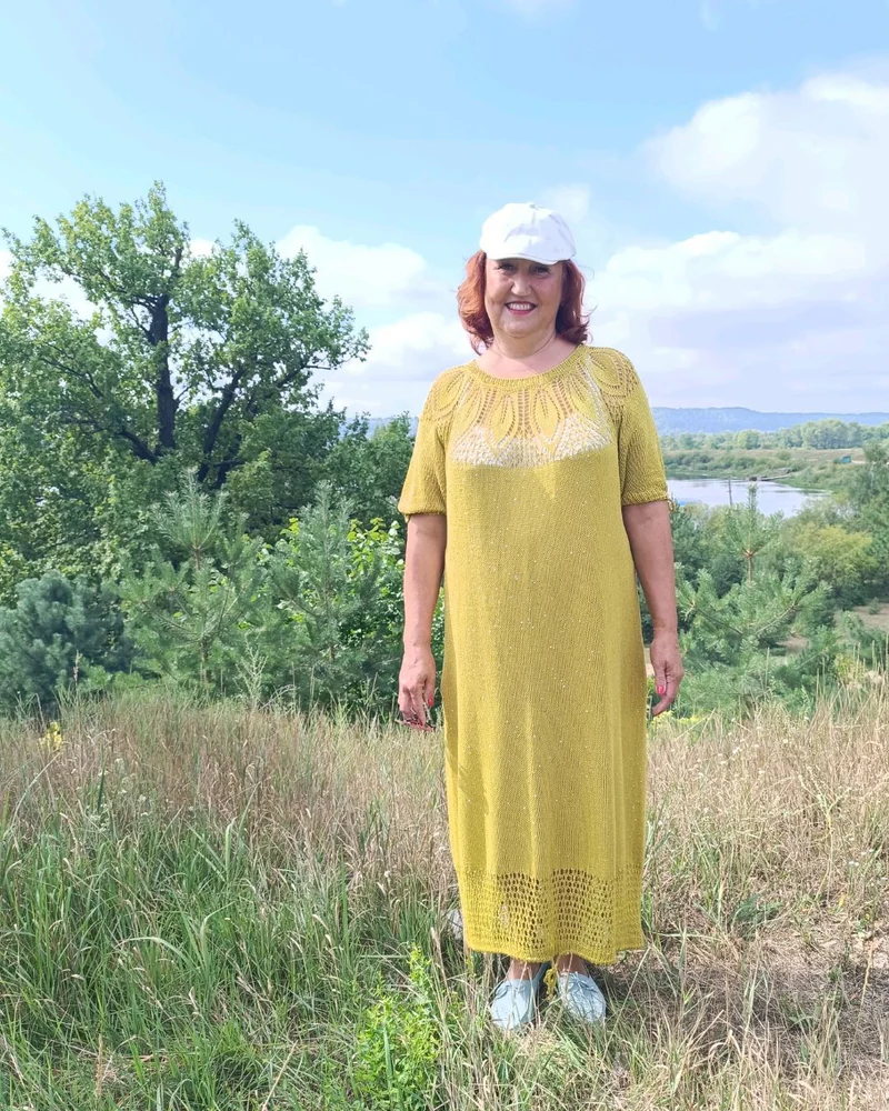 Вязаное праздничное платье оверсайз фисташка с пайетками Ивушка