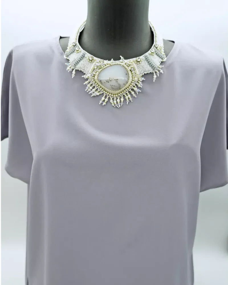 Колье с опалом и Swarovski