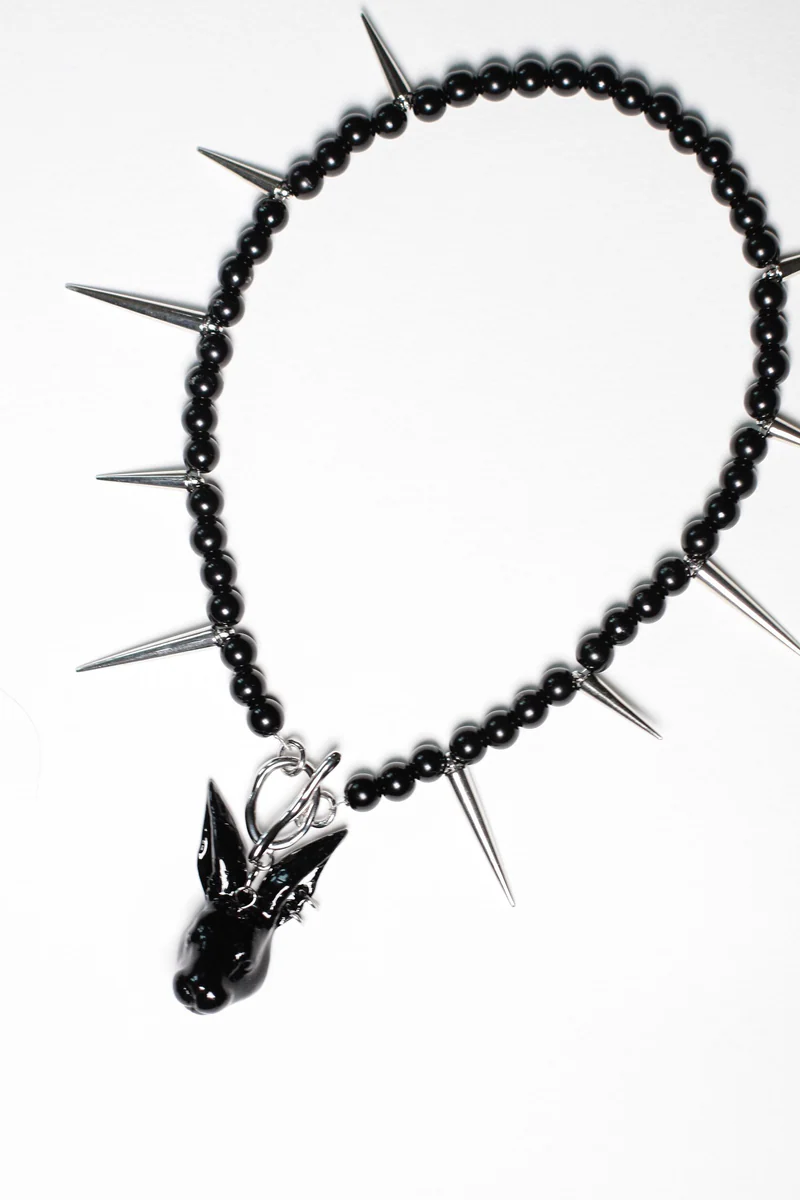 Колье «Bunny Black» с чёрным кроликом и шипами