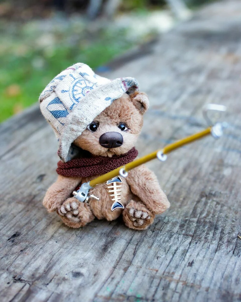 Рыболов.Коллекционный мишка тедди (коричневый)