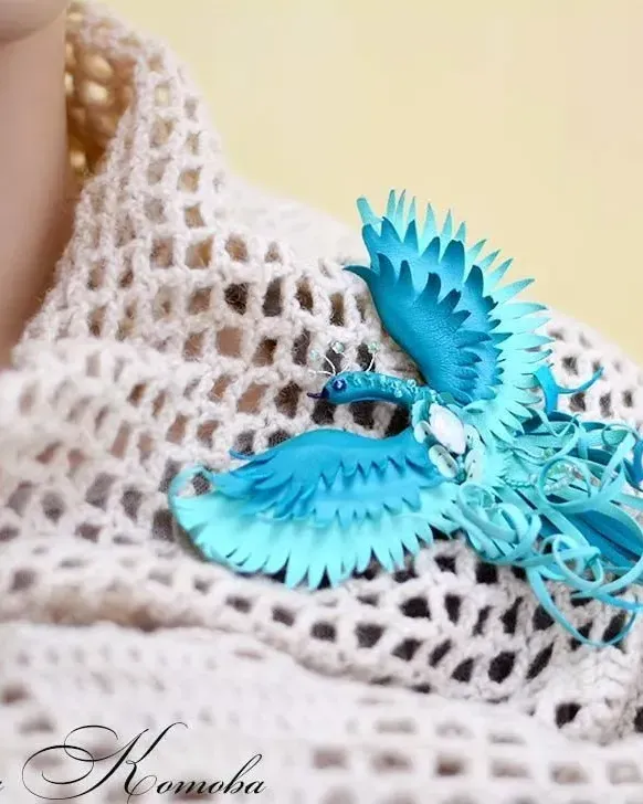 Брошь Жар Птица счастья из кожи мятная с короной