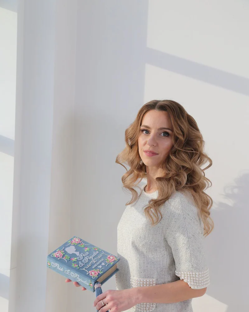 Клатч-книга «Гордость и предубеждение», серо-голубая — Серо-голубая