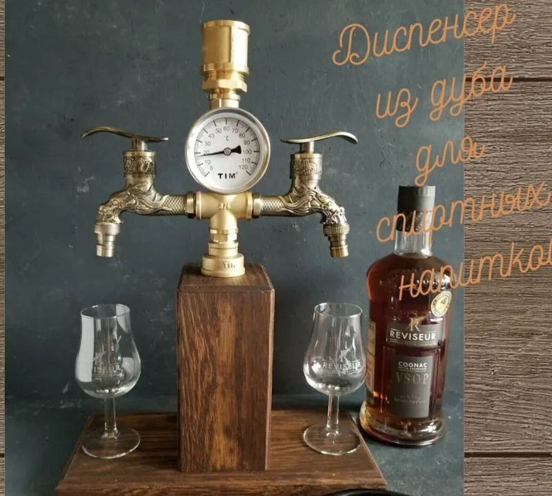 Диспенсер для спиртного из дуба с двумя кранами